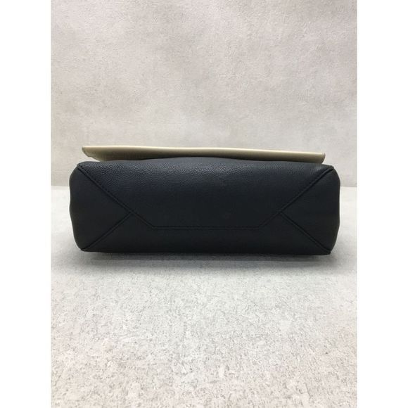 Louis Vuitton LockMe Cartable Leather Plain Shoulder Bag - Picture 4 of 5